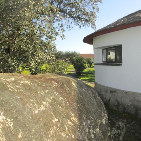 Chozos De La Dehesa Aparthotel La Roca de la Sierra Exterior photo