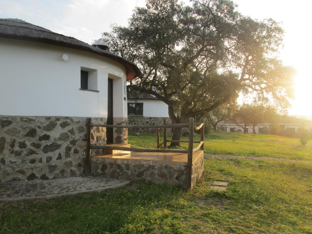 Chozos De La Dehesa Aparthotel La Roca de la Sierra Exterior photo
