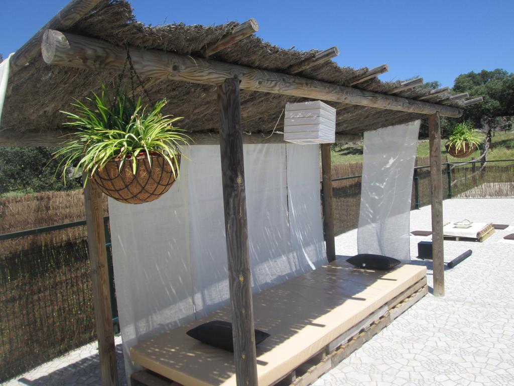 Chozos De La Dehesa Aparthotel La Roca de la Sierra Exterior photo