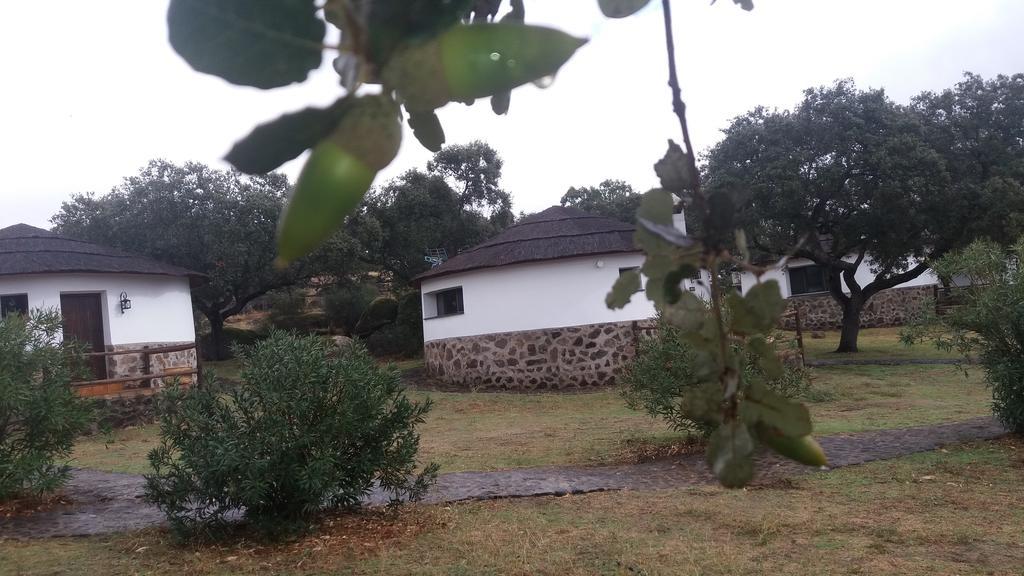 Chozos De La Dehesa Aparthotel La Roca de la Sierra Exterior photo