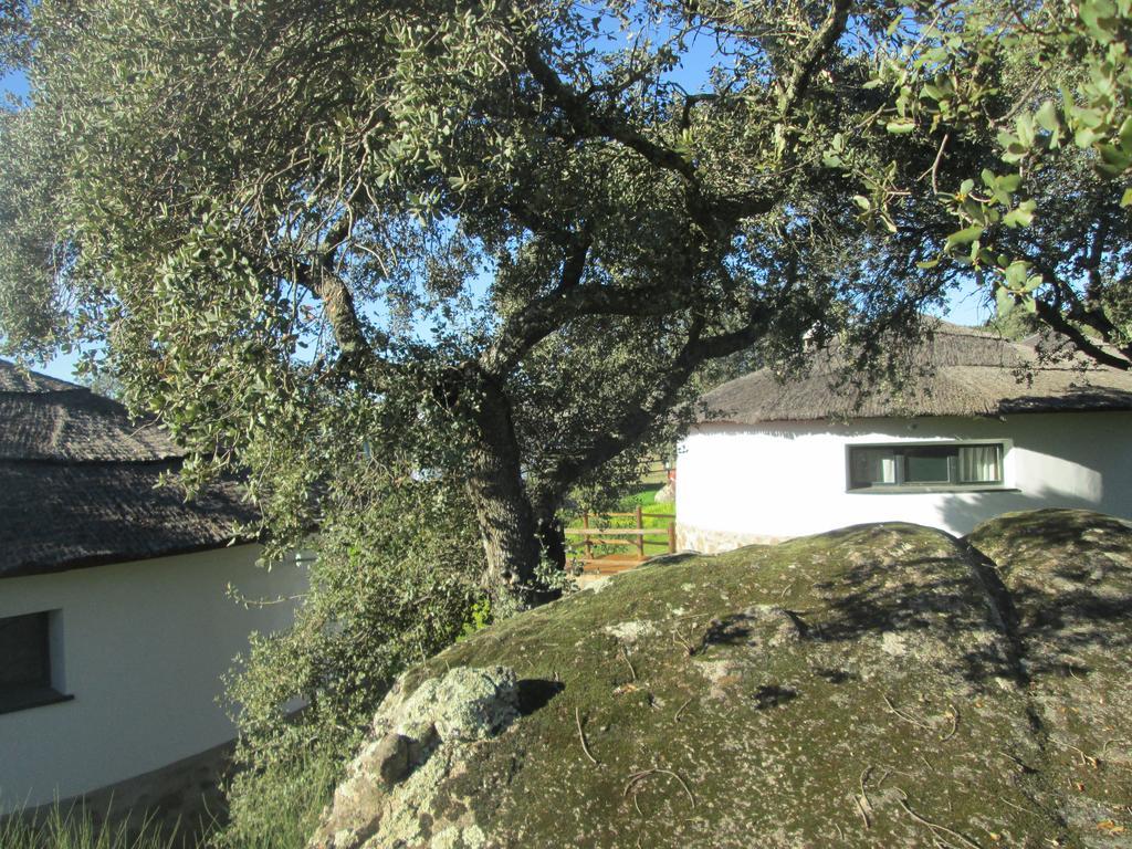 Chozos De La Dehesa Aparthotel La Roca de la Sierra Exterior photo