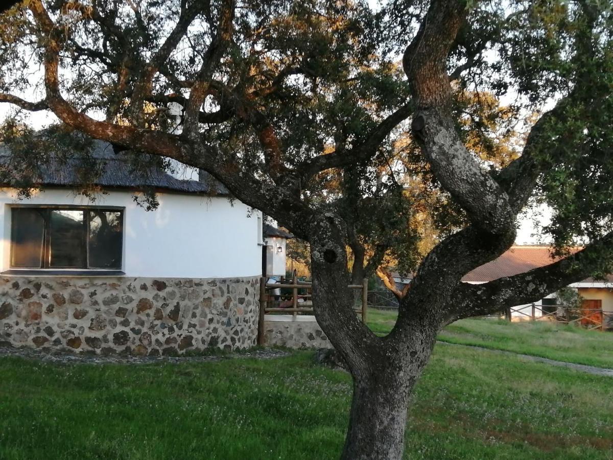 Chozos De La Dehesa Aparthotel La Roca de la Sierra Exterior photo